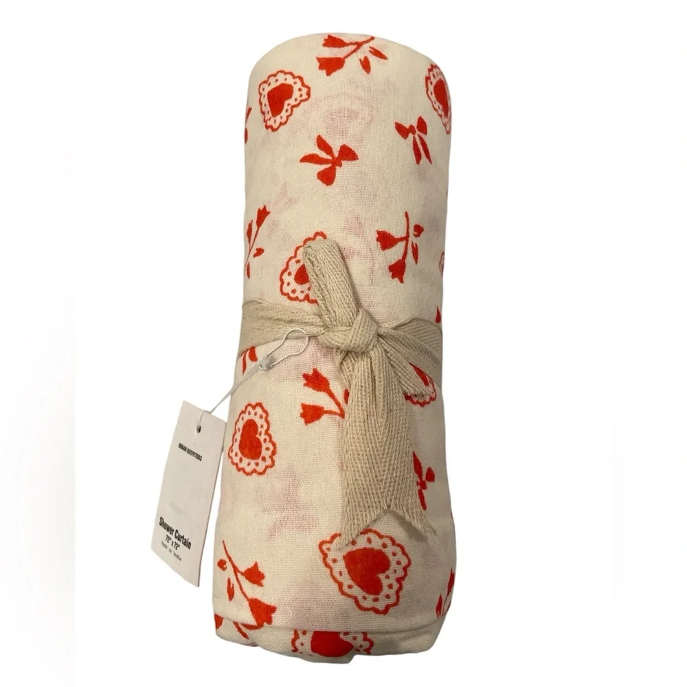 Urban Outfitters Sweatheart Ditsy Patterned Shower Curtain Cream/Red 72x72 NWT